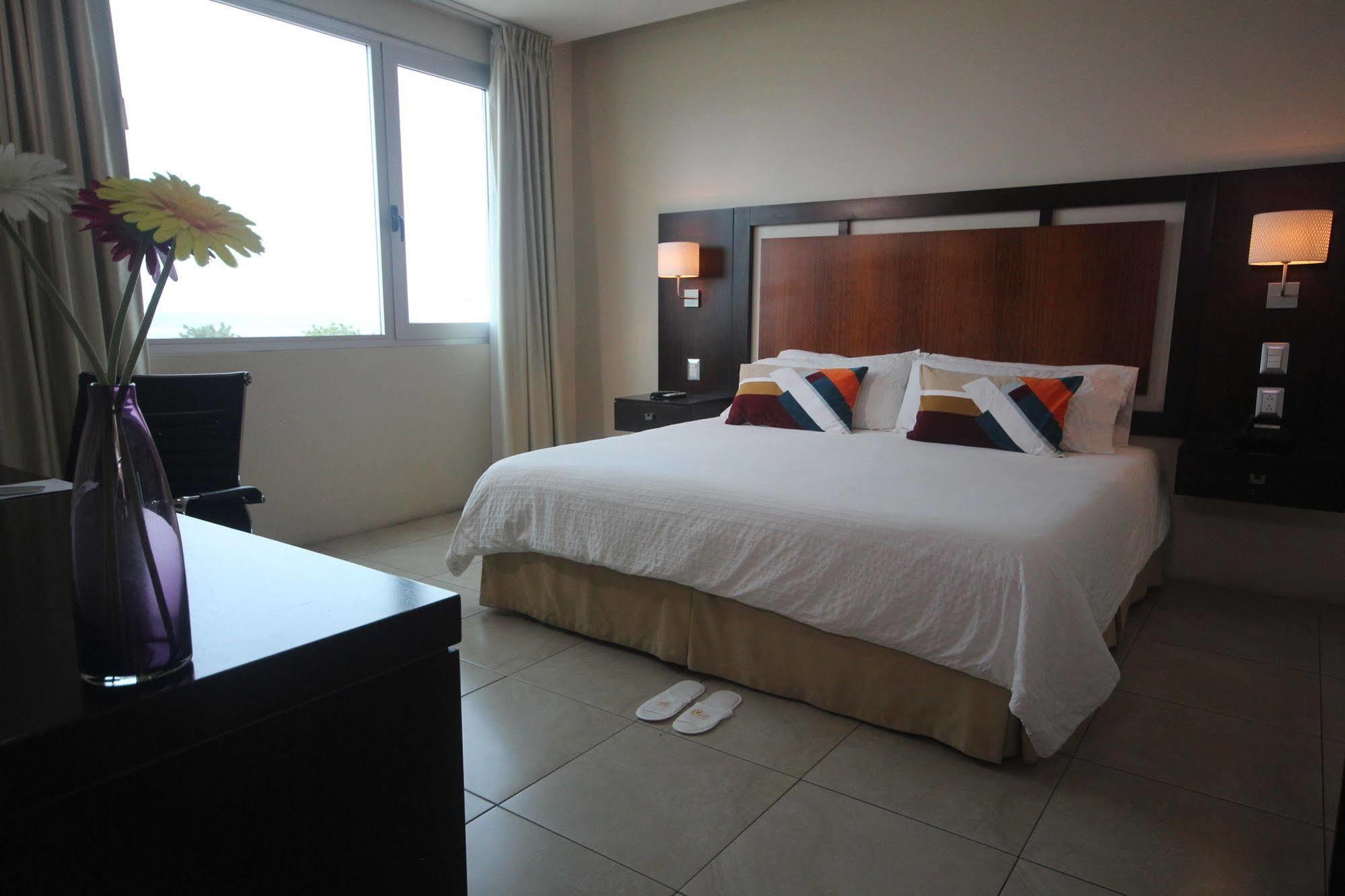 Hotel Perla Spondylus Manta Exterior photo